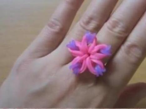 We weven ongebruikelijke ringen van elastiekjes Hoe je een ring om je vingers kunt weven van elastiekjes