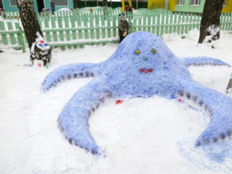 Rukotvorine i figure od snijega u vrtiću: fotografije o tome kako ih sami izraditi. Zimske rukotvorine u vrtiću
