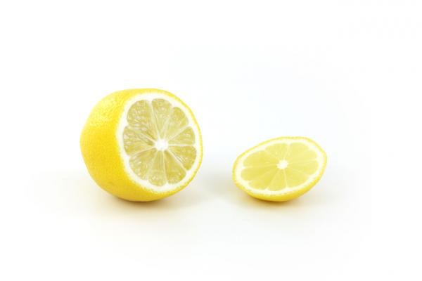 Face masks with lemon and lemon juice
